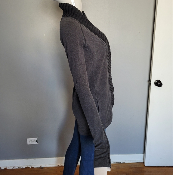 Lululemon Bliss Break Wrap, GUC, Size 2 - Picture 3 of 9